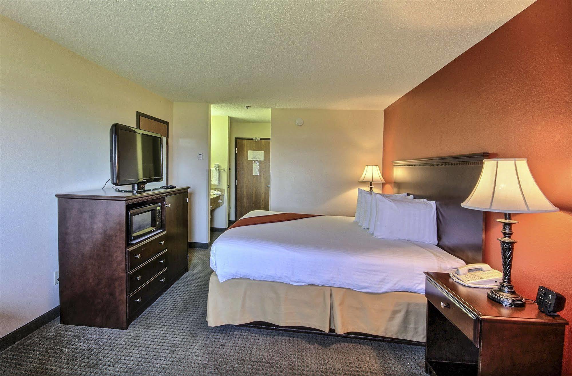 Bally's 3*