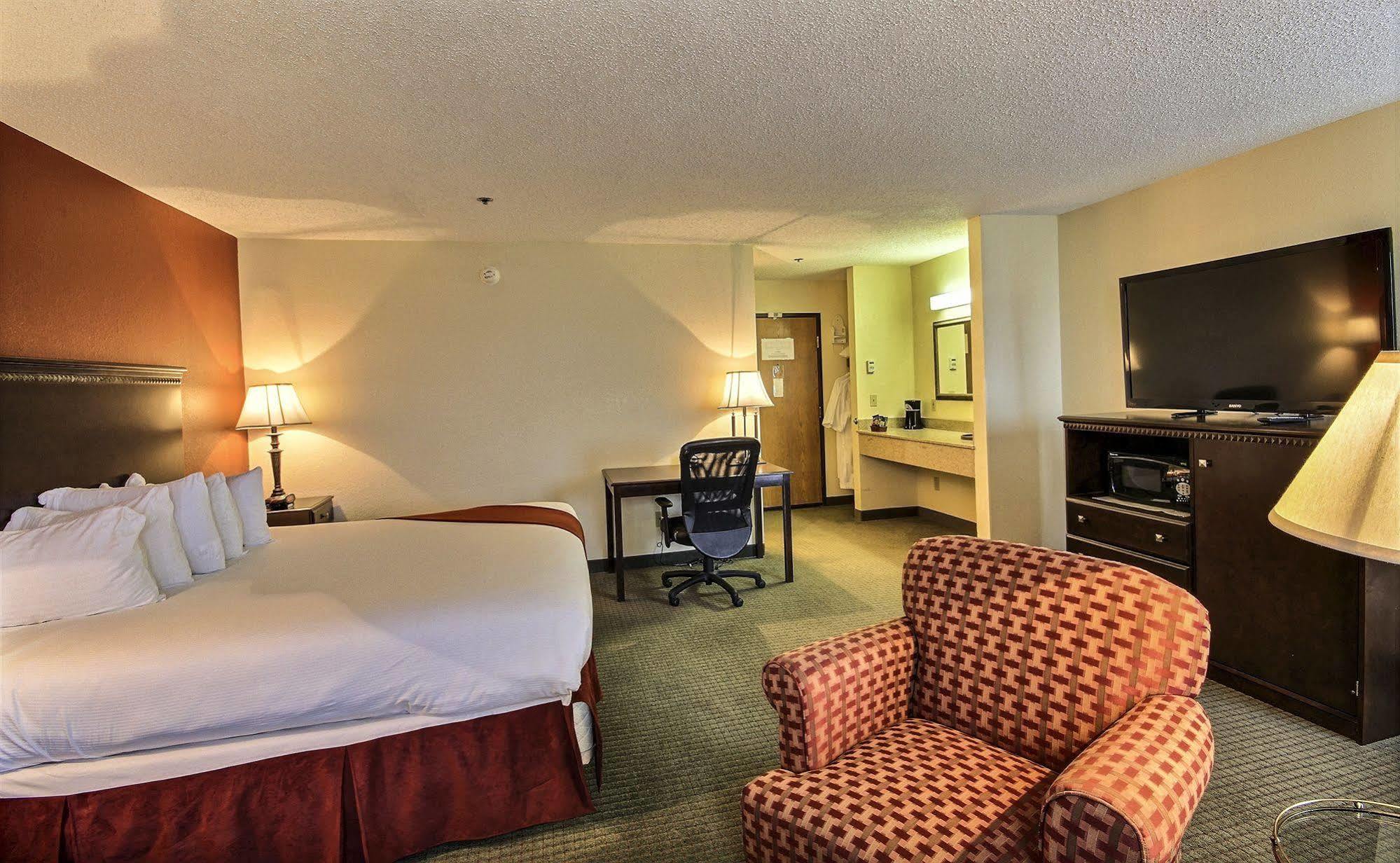 Bally's 3*